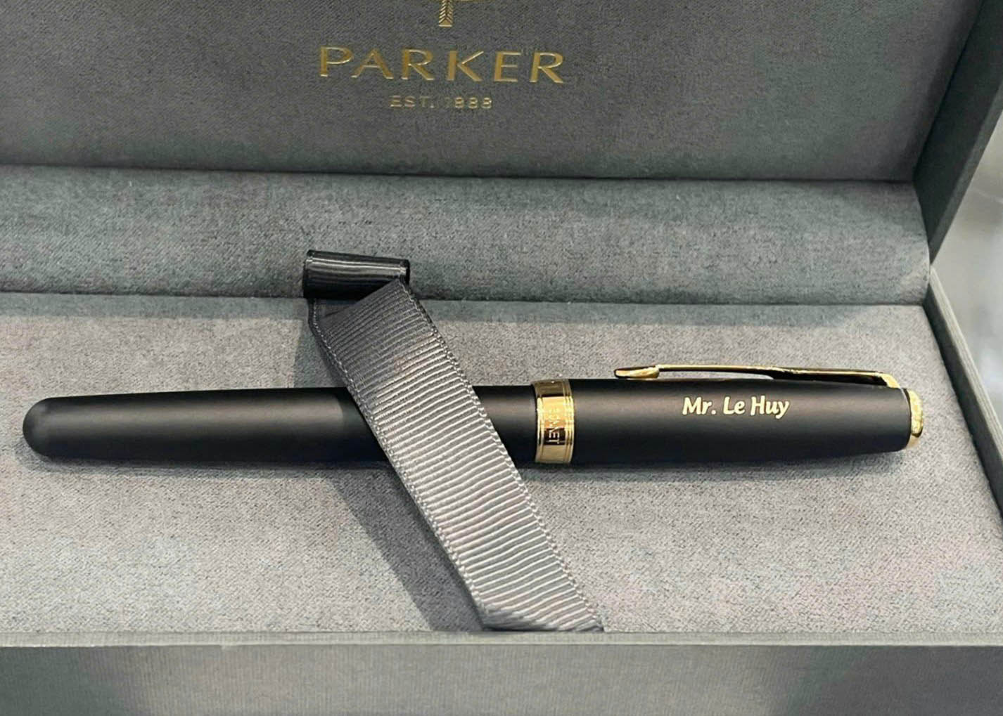 Bút dạ bi Parker Sonnet Matt Black GT Rollerball S0817970 5 Bút bi Parker Sonnet Red Lacquer GT Ballpoint Pen 1931476