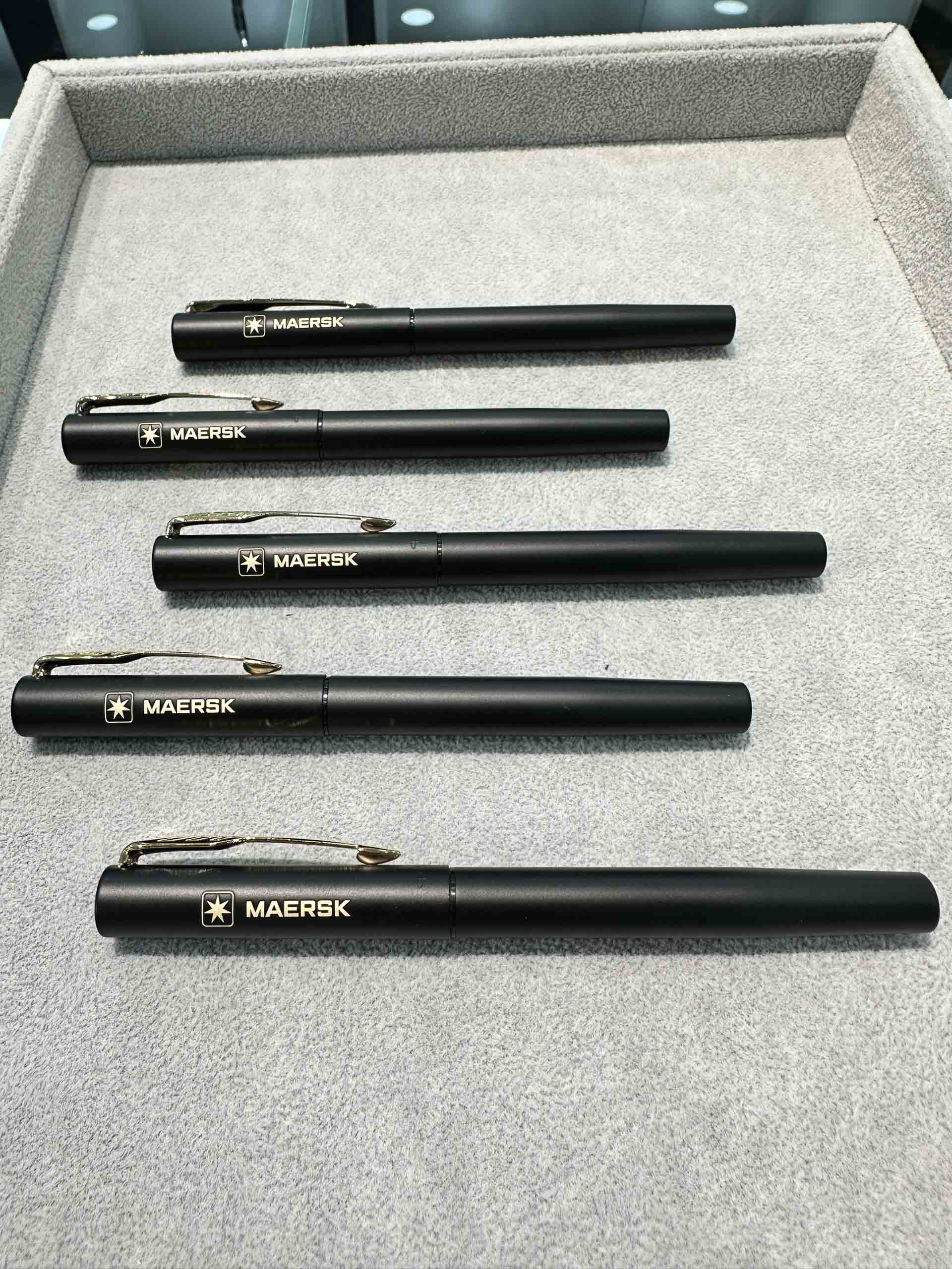 Bút dạ bi Parker Vector XL 2021 Matte Black Rollerball 5 Bút bi Parker Sonnet Red Lacquer GT Ballpoint Pen 1931476
