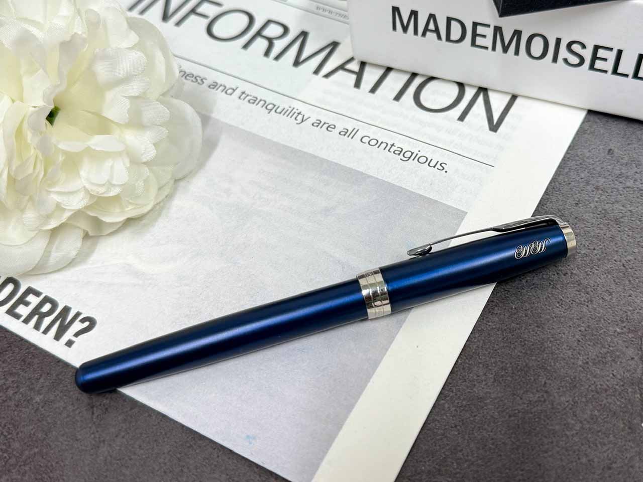 Bút dạ bi Parker Sonnet 18k Subtle Blue Lacquer CT Rollerball 1948087 7 Bút dạ bi Parker Sonnet 18k Subtle Blue Lacquer CT Rollerball 1948087