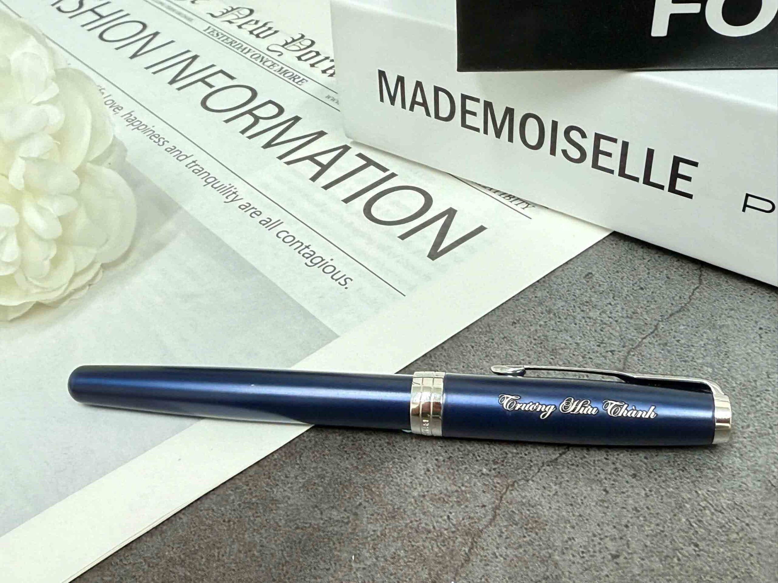 Bút dạ bi Parker Sonnet 18k Subtle Blue Lacquer CT Rollerball 1948087 5 Bút dạ bi Parker IM Monochrome Gun Metal Rollerball 2172960