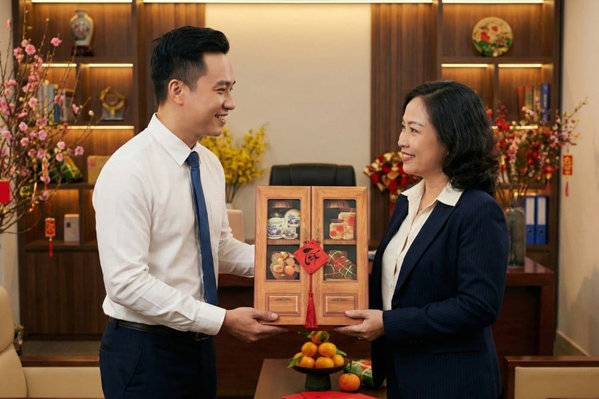 Gợi ý 12+ món quà tặng sếp nữ sang trọng và tinh tế, phù hợp trong mọi dịp 1 quà tặng sếp nữ
